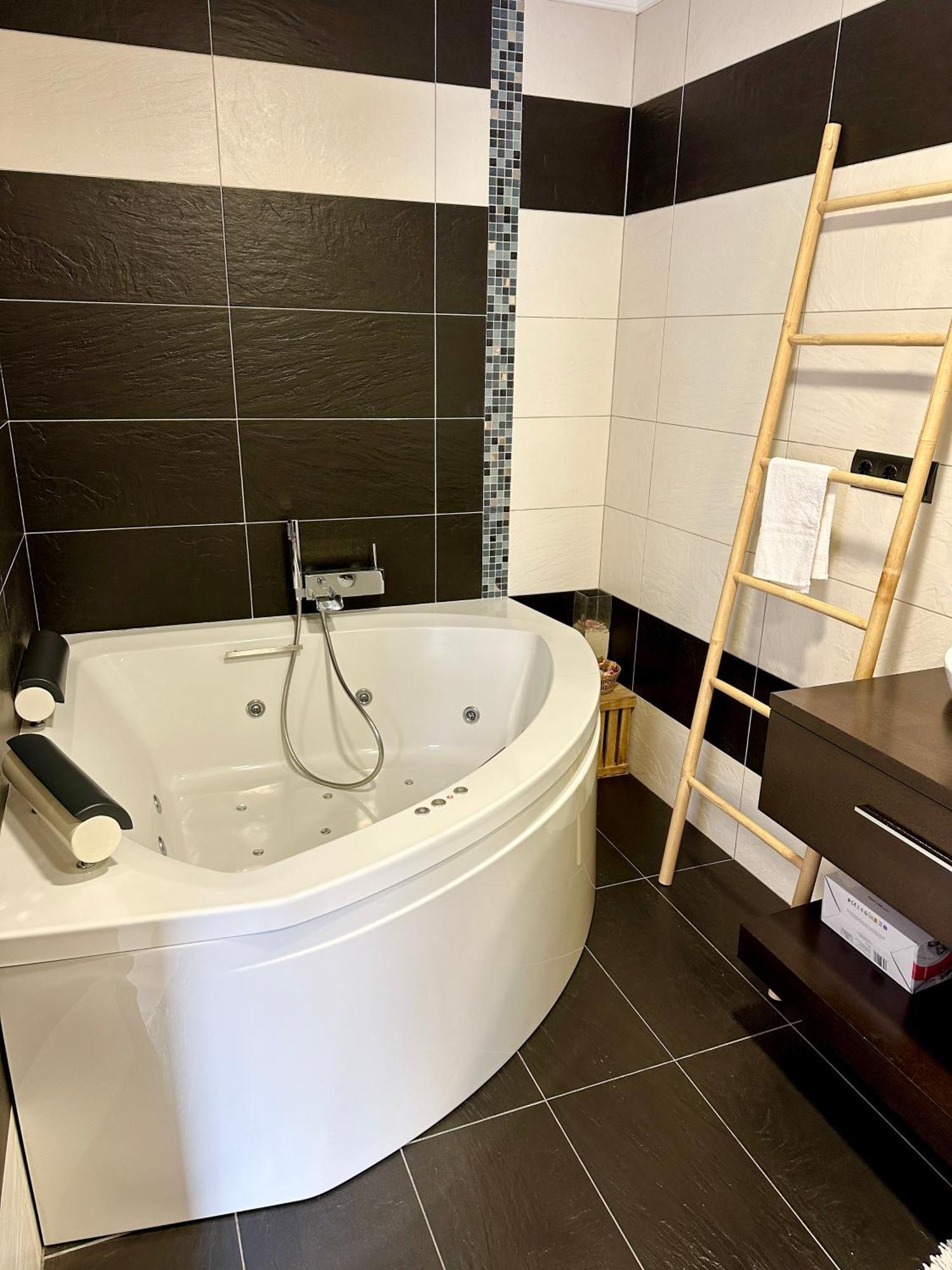 Casa Con Jacuzzi Y Piscina Con Vistas Al Castillo Corbera de Alcira Buitenkant foto